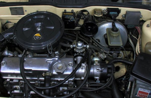 Когато „осмицата се поява по пътищата на СССР през 1985 г. , тя привлича вниманието на съветските автомобилисти с необичайната си клиновидна каросерия с три врати, поради което получава прякора си "Длетото". Въпреки това, основната и много съществена разлика между „Спутник“ и предишните коли „Жигули“ е в двигателното отделение. Както отбеляза списание British Car през 1988 г. по време на сравнителен тест на Лада Самара и Ford Escort,  „ако сега вече сте започнали да се съмнявате дали Лада изобщо има шанс срещу този елегантен противник, направен с оглед на съвременните изискванията на пазара, ще отговоря: има такъв шанс и той е скрит между предните колела на каросерията“.